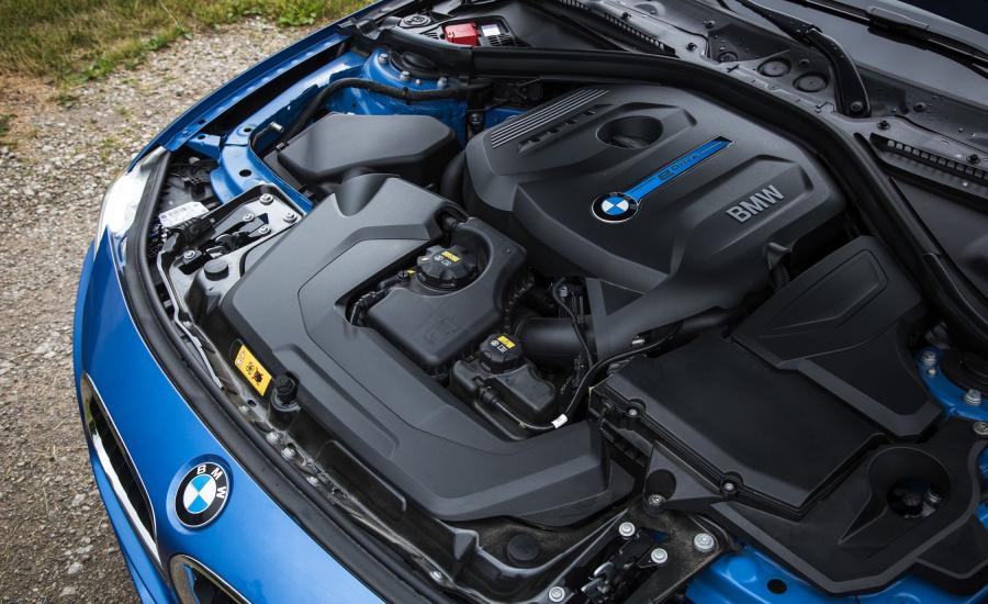  BMW 330e M Sport 2016 года  (US) (фото 9 из 14)